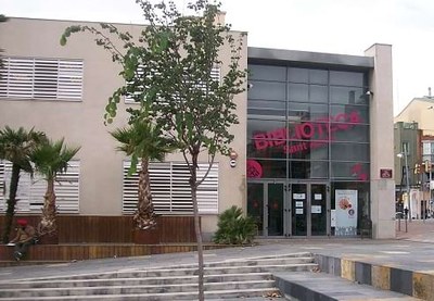 La Biblioteca Sant Adrià tanca temporalment a causa d'una inundació pels aiguats