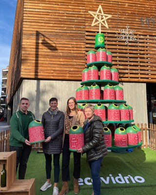 Ecovidrio impulsarà el reciclatge d'envasos de vidre a Sant Adrià de Besòs durant Nadal amb un arbre format per miniglús