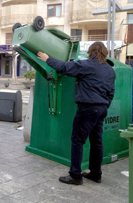 L’Ajuntament de Sant Adrià de Besòs activa una campanya per promoure el reciclatge d’envasos de vidre a l’hostaleria   