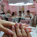 Sant Adrià prorrogala suspensió de llicències per a establiments de manicura, fruiteria, supermercats i venda de dispositius electrònics durant un any
